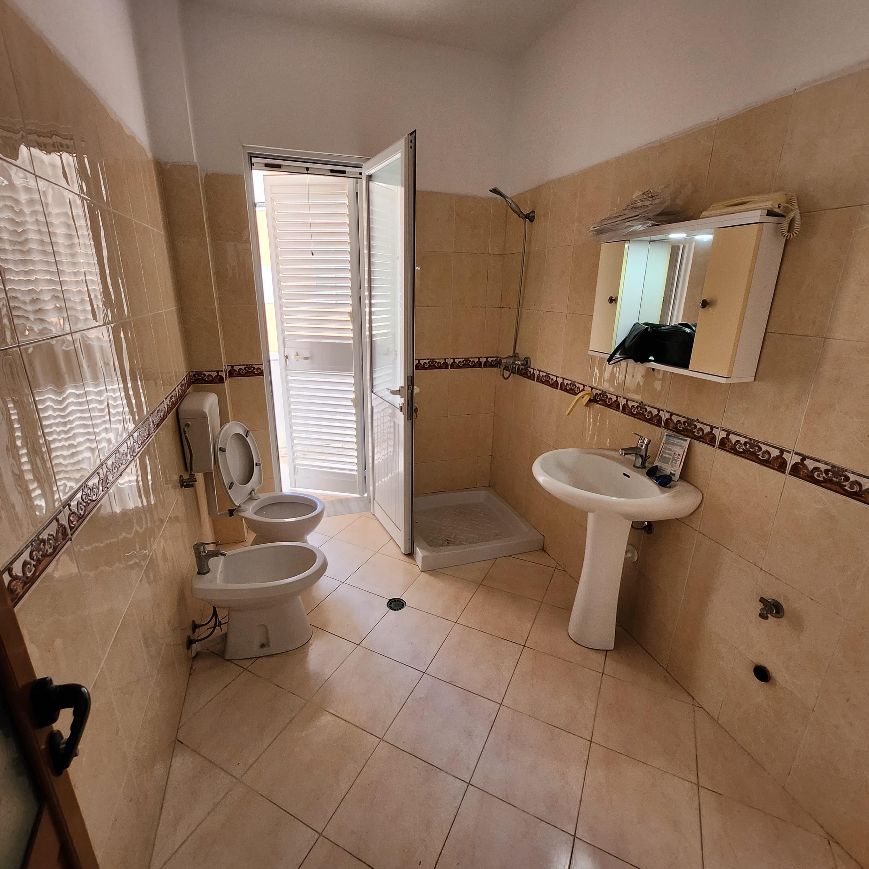 SHITET APARTAMENT 1+1 STACIONI ILIRIA, PLAZH, DURRES 3