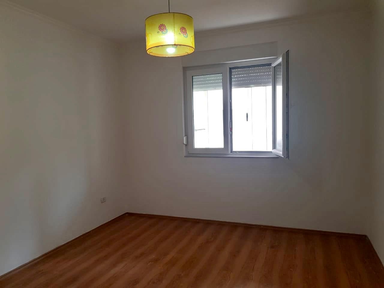 SHITET APARTAMENT 2+1, LAGJA 4, PRANE QENDRES SE GJUHEVE TE HUAJA , DURRES. 4