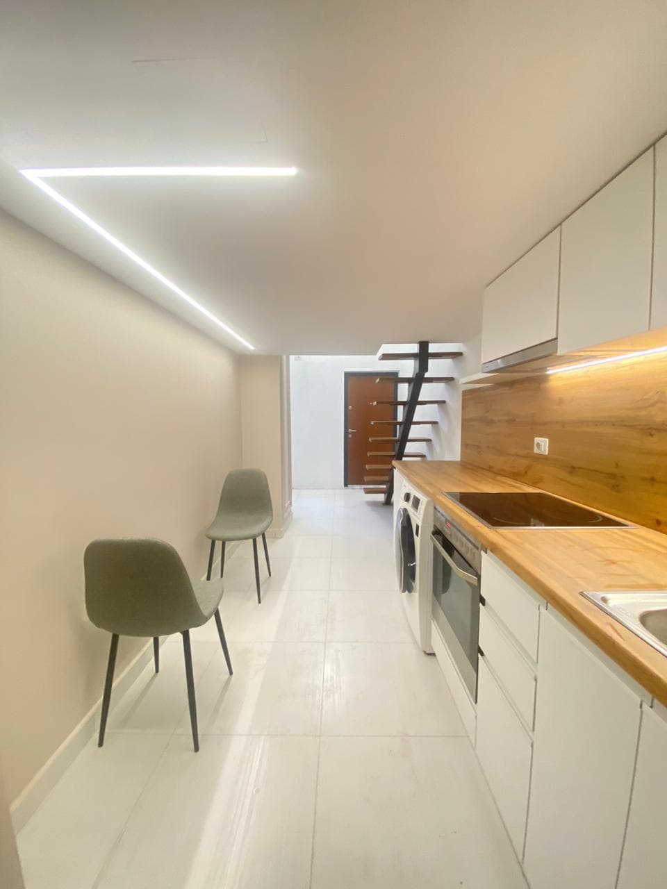 JEPET ME QERA GARSONIERE DUPLEX VIJE E PARE , PRANE HOTEL AMARA, DURRES
