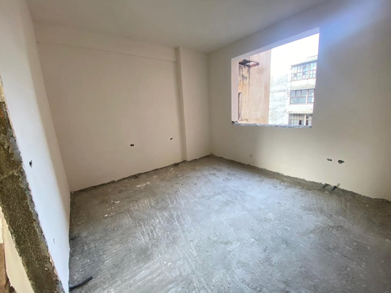 SHITET APARTAMENT 2+1 PRANE STADIUMIT,DURRES. 4
