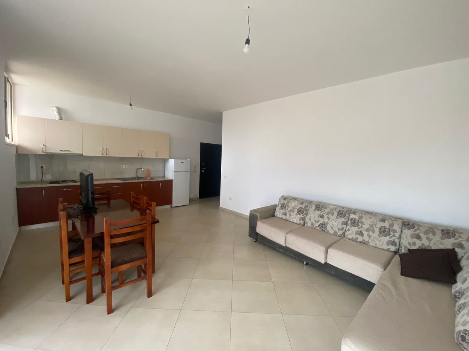 JEPET ME QERA APARTAMENT 2+1 PRANE ISH KENETES,DURRES.