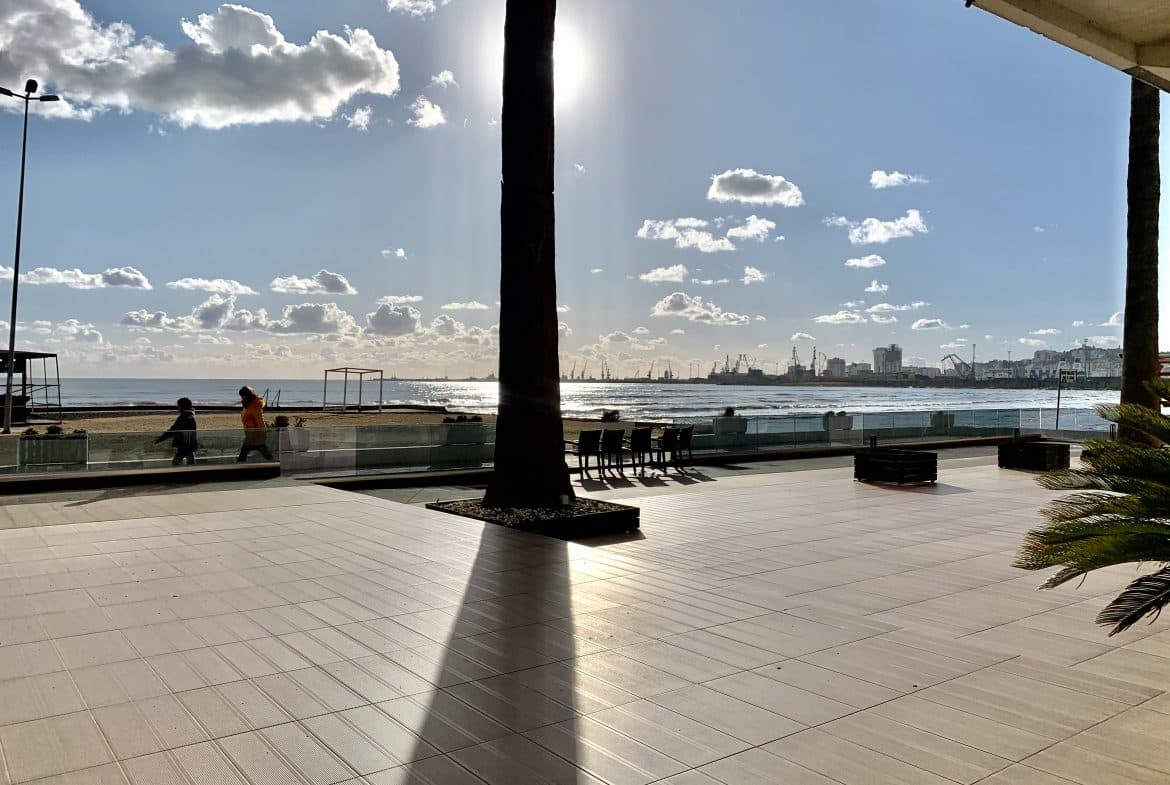 JEPET ME QERA HOTEL BUZE DETIT PLAZH,DURRES!