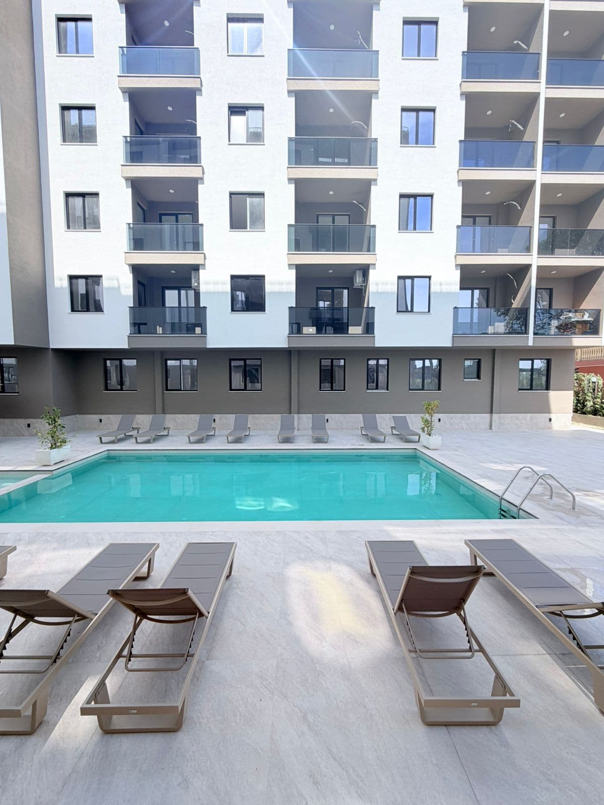 SHITET APARTAMENT 1+1 MALI I ROBIT, GOLEM.