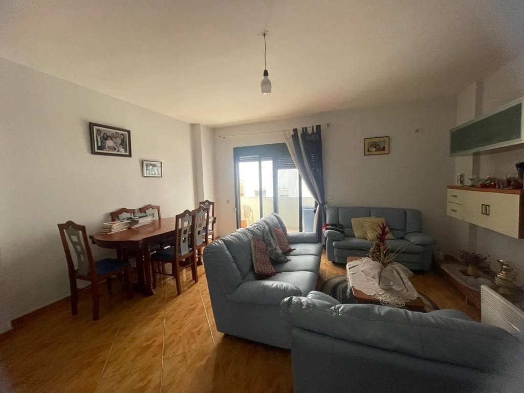 SHITET APARTAMENT 3+1+2+2 PRANE KAZAZIT, DURRES