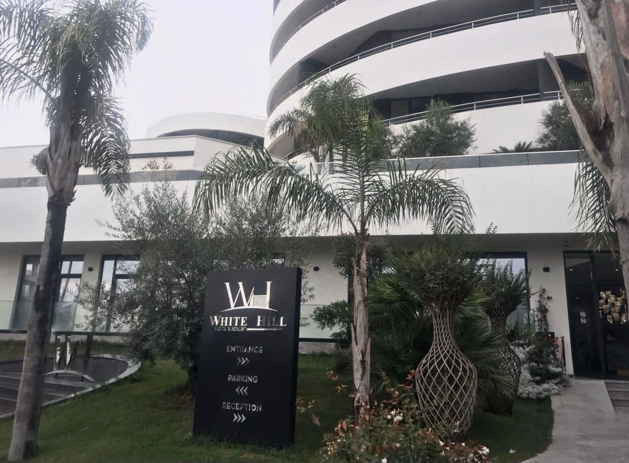 JEPET ME QERA DITORE GARSONIERE REZIDENZA WHITE HILL CURRILA , DURRES