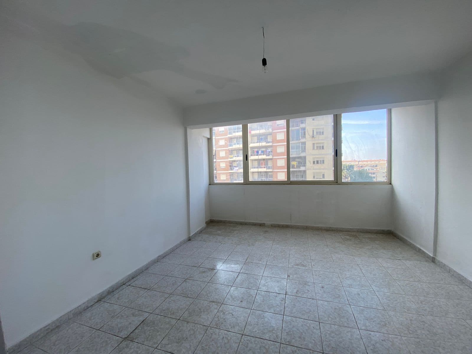 SHITET APARTAMENT 1+1 PRANE SHKOLLES BAJRAM CURRI.PLAZH,DURRES. 2