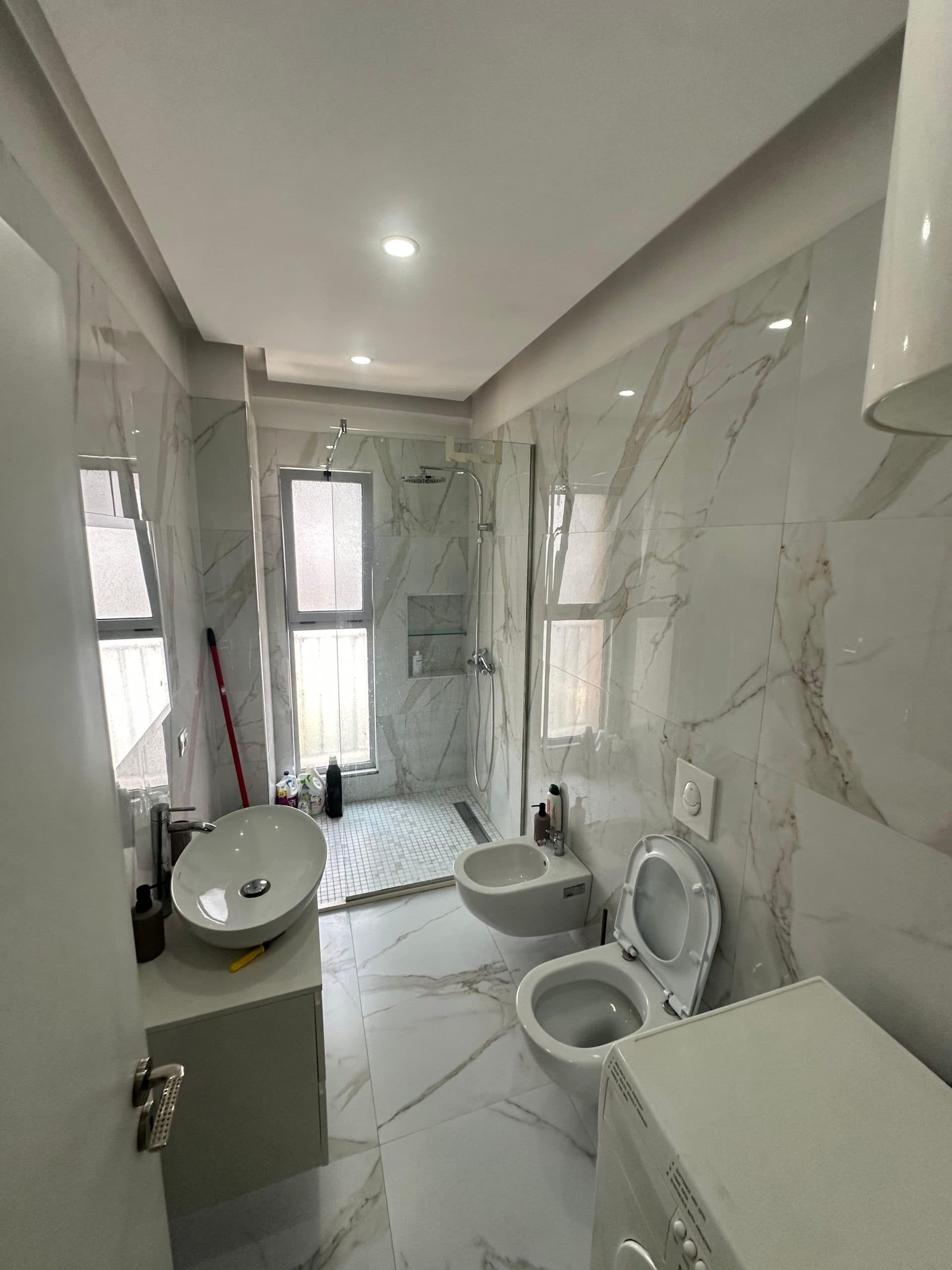 JEPET ME QERA APARTAMENT 1+1 PRANE UJESJELLSIT, DURRES