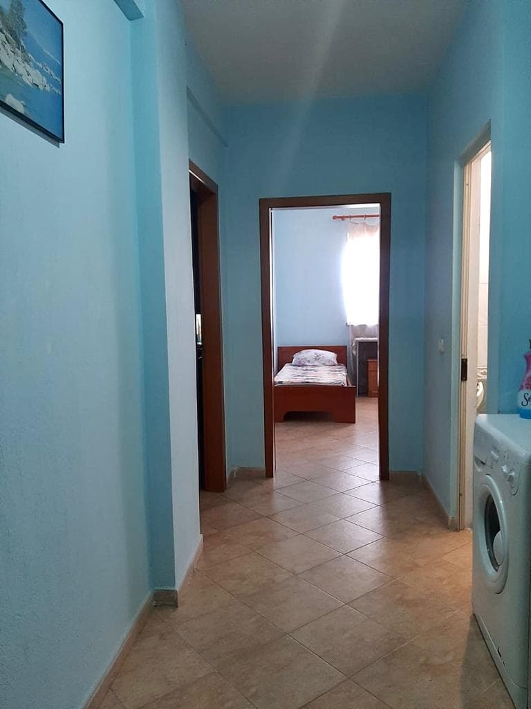 SHITET APARTAMENT 1+1 PRANE QENDRES SE GJUHEVE TE HUAJA OXFORD, DURRES. 3