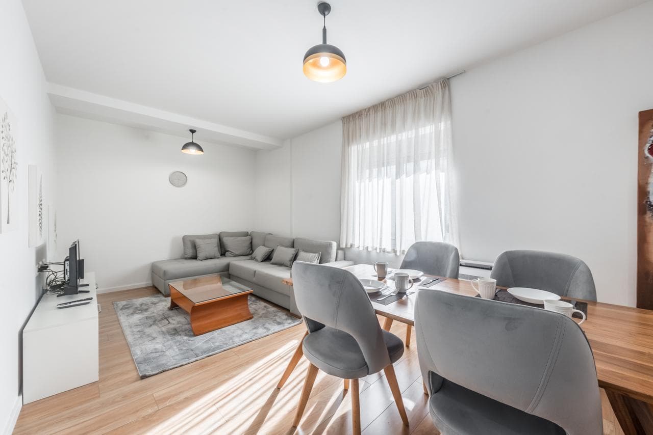JEPET APARTAMENT ME QERA 1+1 DURRES 3