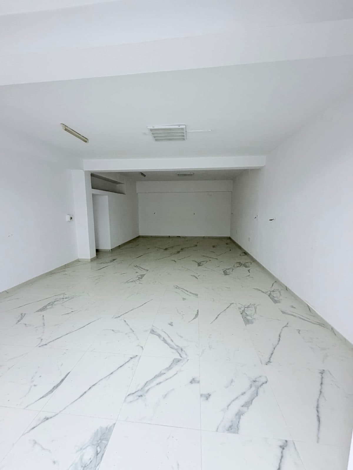 JEPET ME QERA AMBIENT BIZNESI PRANE MARKATES, DURRES