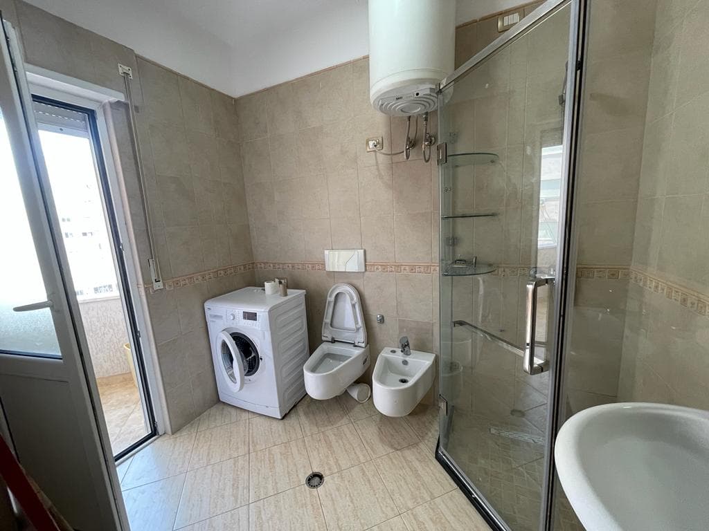 SHITET APARTAMENT 1+1 PRANE PISTA KOSOVA PLAZH,DURRES. 4