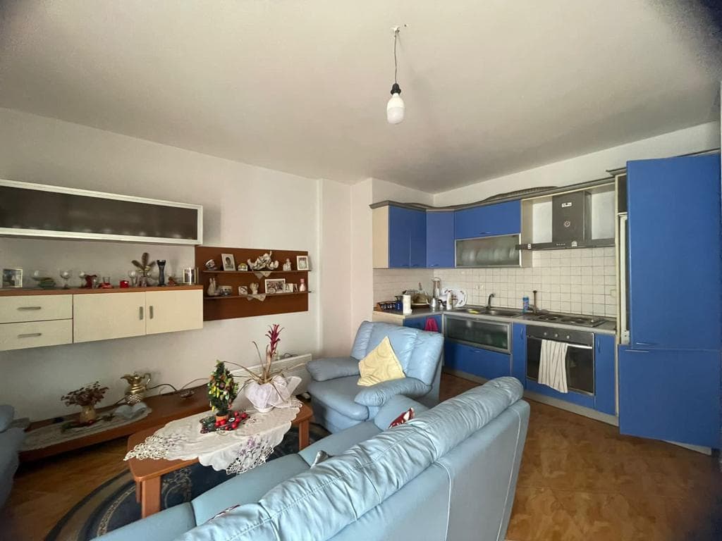SHITET APARTAMENT 3+1+2+2 PRANE KAZAZIT, DURRES 4