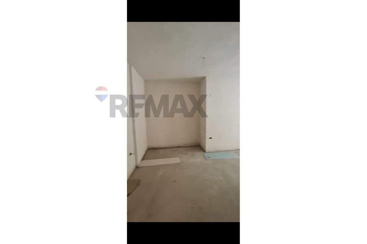 Apartament - Në Shitje - Rruga Reshat Osmani, Vlorë 3