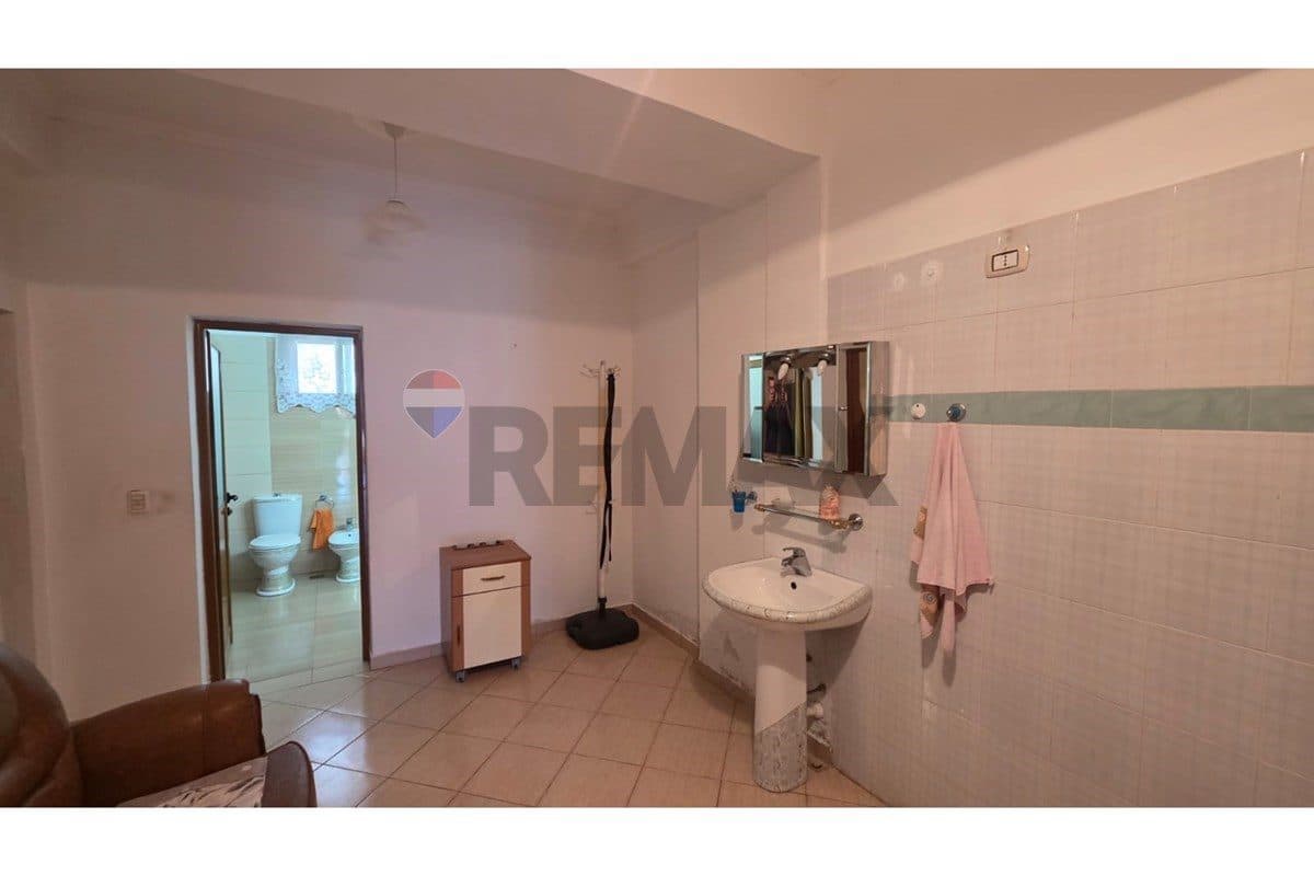 🏡 VILË ME TRUALL NË SHITJE – RRUGA E RE, VLORË