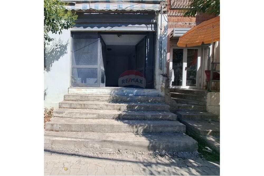 Dyqan - Në Shitje - Rruga Ali Demi, Vlorë 3