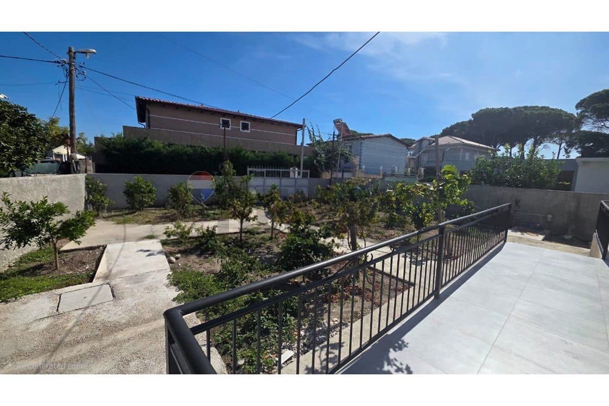 Shtepi Private - Në Shitje - Rruga Andrea Varfi, Vlorë 3