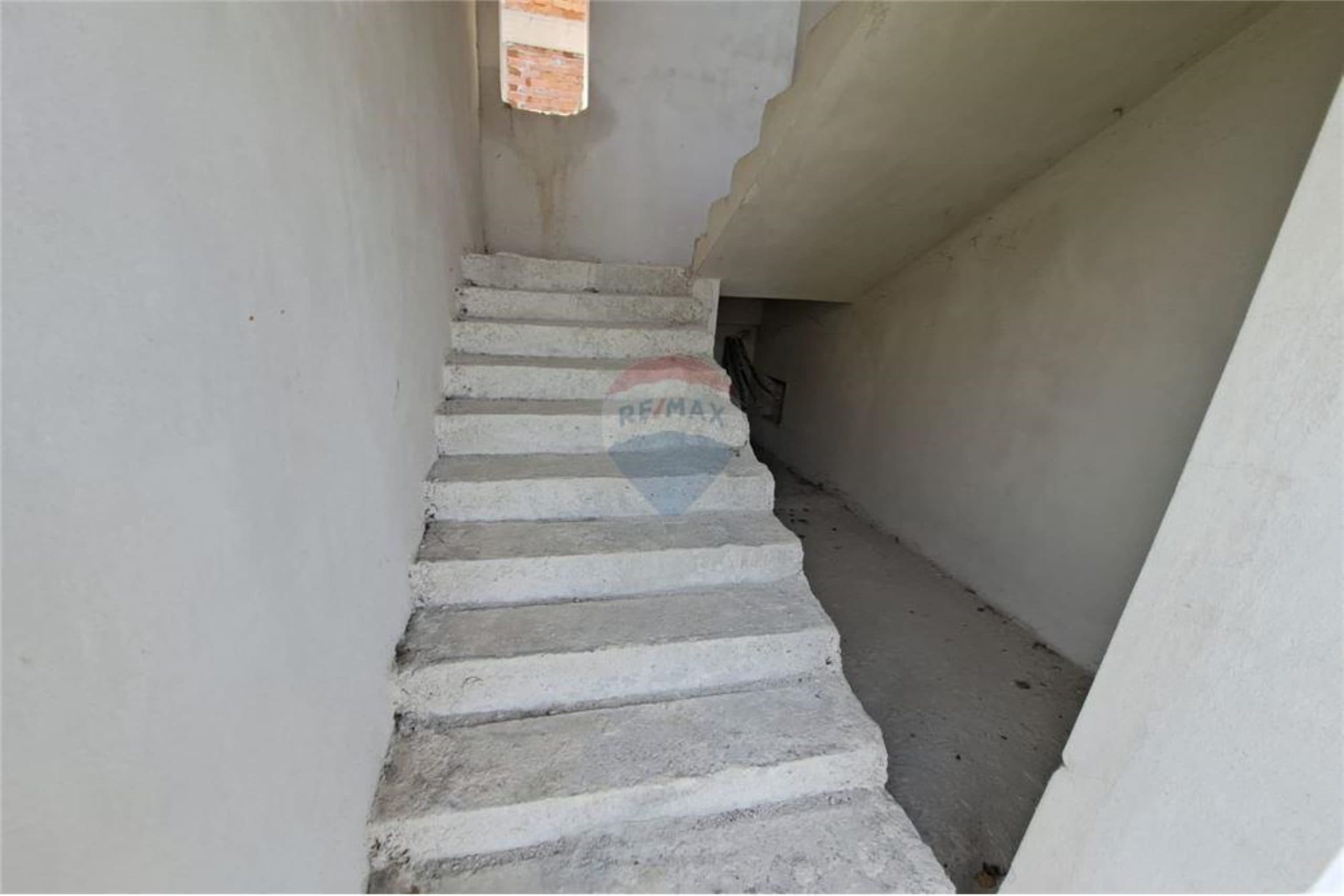 🔥 OKAZION INVESTIMI NË VLORË 🔥 🏡 NDËRTESË 3-KATËSHE ME POTENCIAL TË LARTË INVESTIMI 2