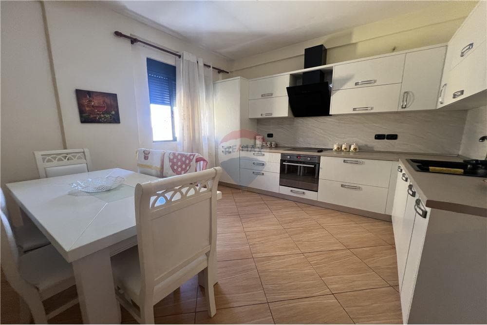 Apartament ne shitje 2+1 perballë AZA 4