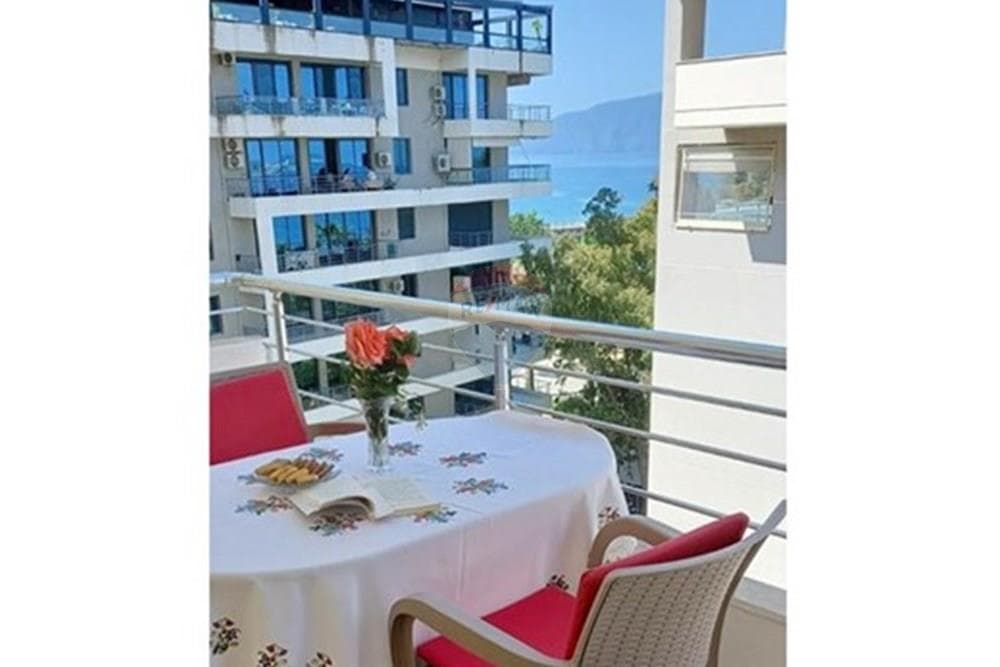 Apartament - Për Qira - Rruga Reshat Osmani, Vlorë