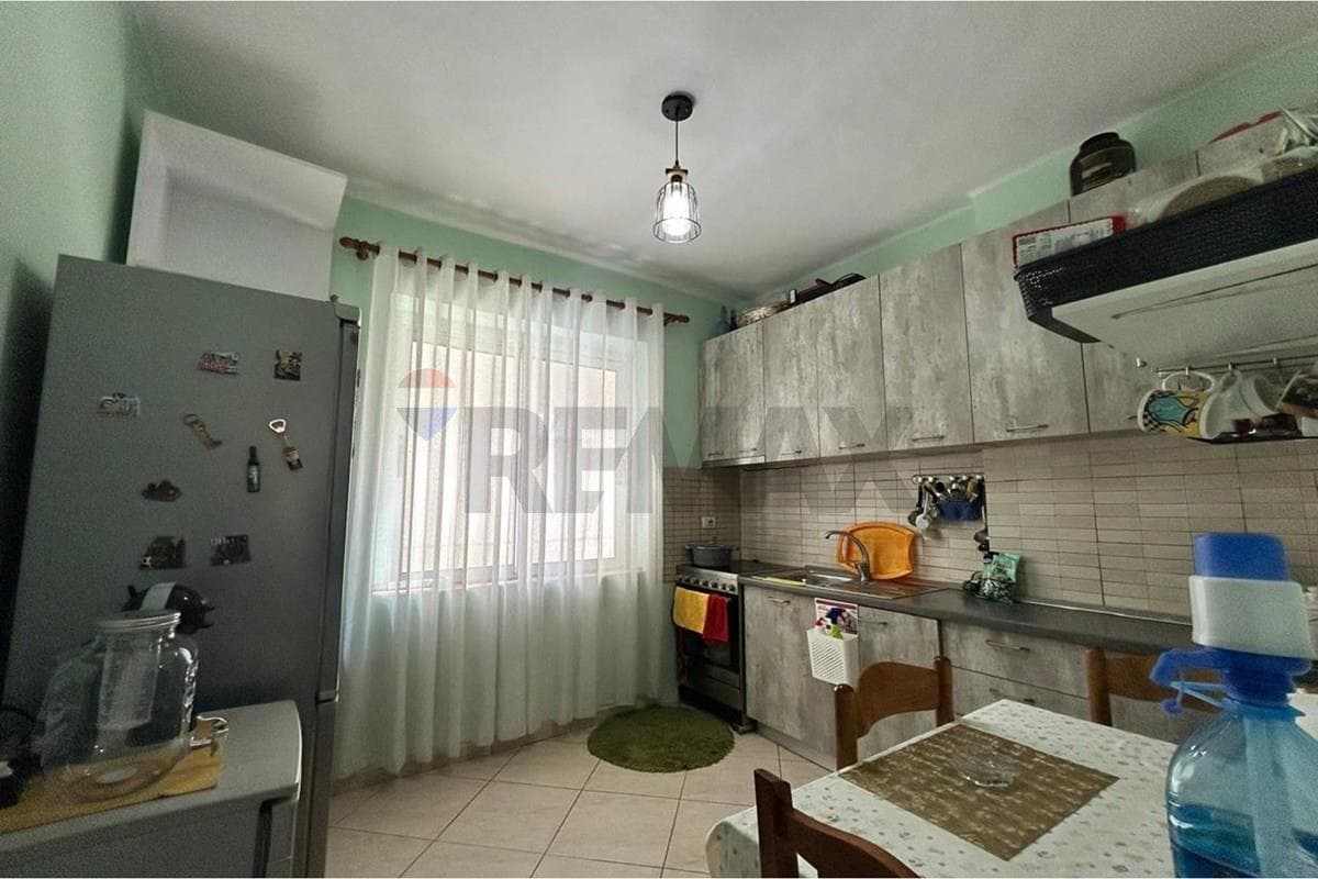 Apartament - Për Qira - Rruga Avni Rustemi, Vlorë 4