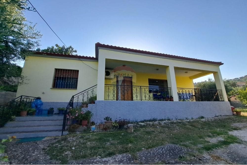 Shtepi Private - Në Shitje - Rruga Merjeme Gjomema, Vlorë