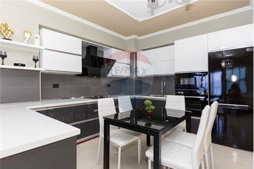🏡 APARTAMENT LUKSOZ PËR SHITJE – LUNGOMARE, VLORË ✨ PAMJE PANORAMIKE NGA DETI JON 3
