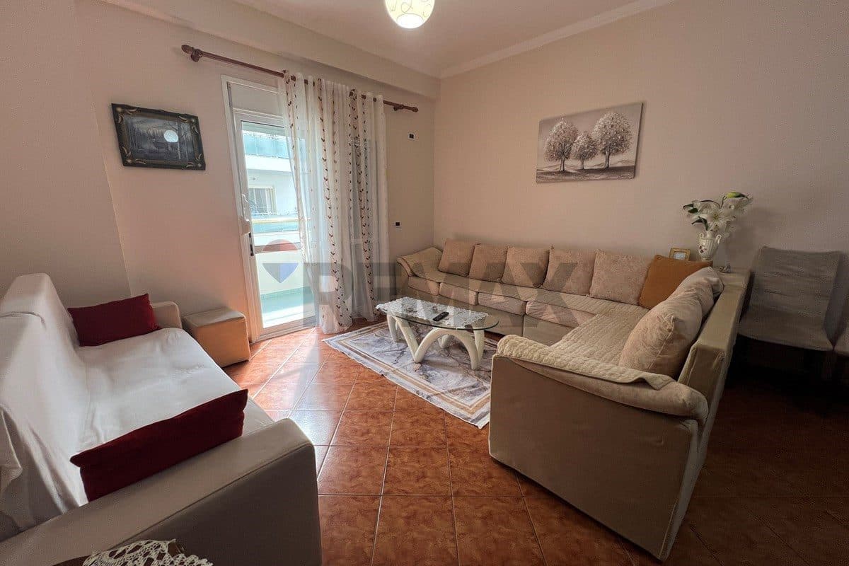 Apartament - Për Qira - Lungomare, Vlorë