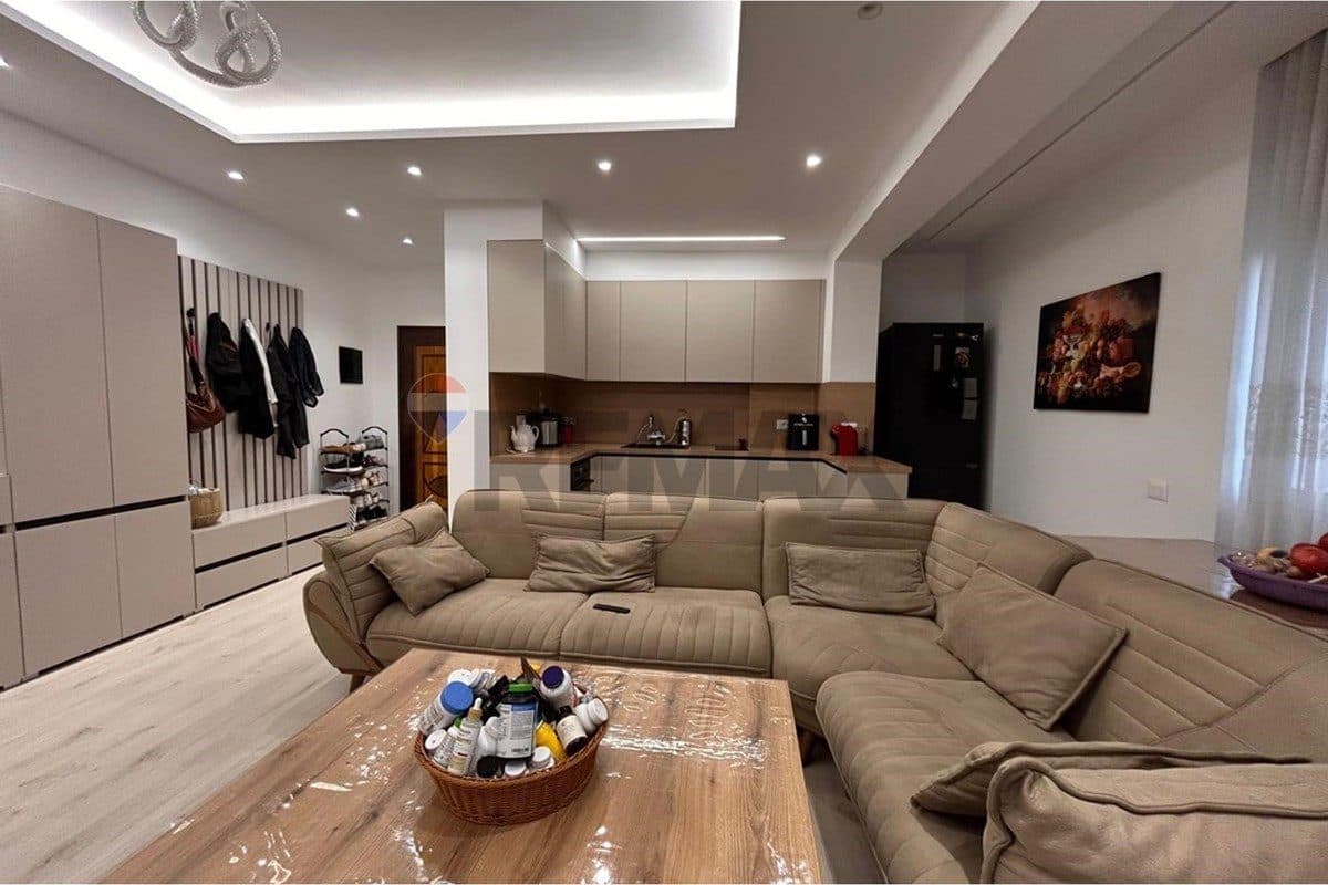 Apartament - Në Shitje - Rruga e Portit, Vlorë 2