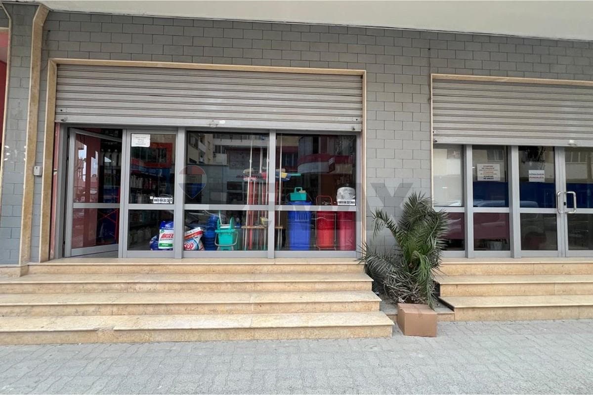 Dyqan - Në Shitje - Rruga Lef Sallata, Vlorë