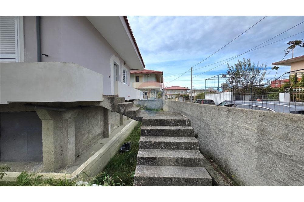 Shtepi Private - Në Shitje - Rruga Demokracia, Vlorë 4