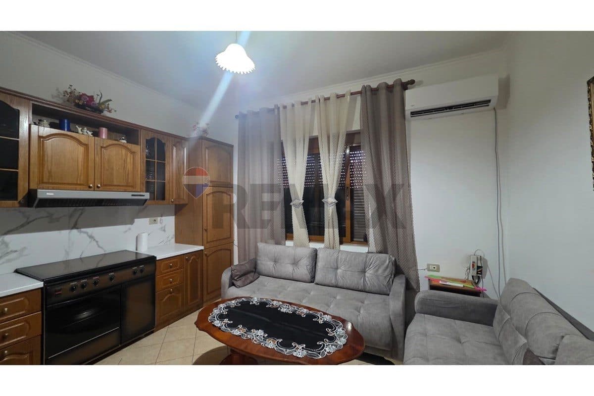 Shtepi Private - Në Shitje - Rruga e Re, Vlorë 3