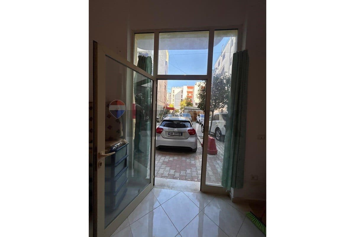 Dyqan - Për Qira - Rruga 8 Marsi, Vlorë 4