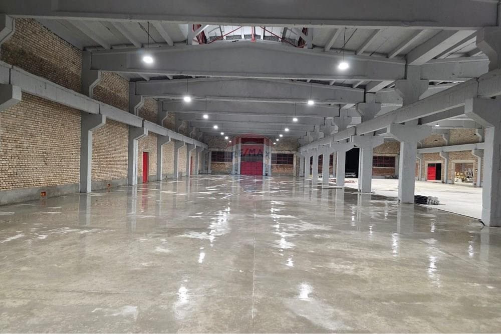 Magazine - Për Qira - Rruga Demokracia, Vlorë