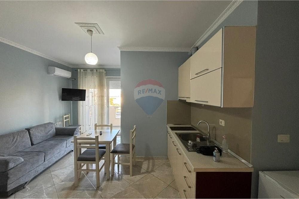 Qera vjetore – Apartament me Dy Gazoniere, Vlore 4