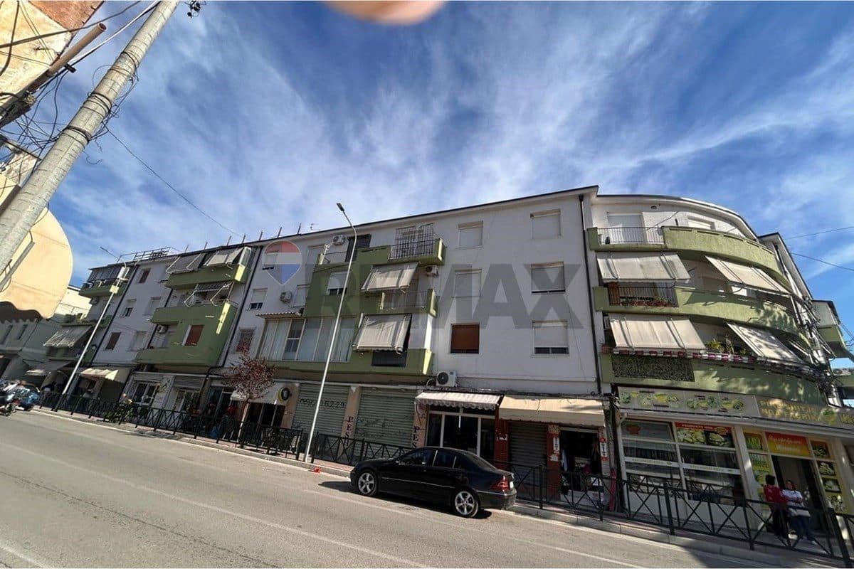 🏡 APARTAMENT 1+1 ME QIRA AFATGJATË – PRANË BASHKISË, VLORË