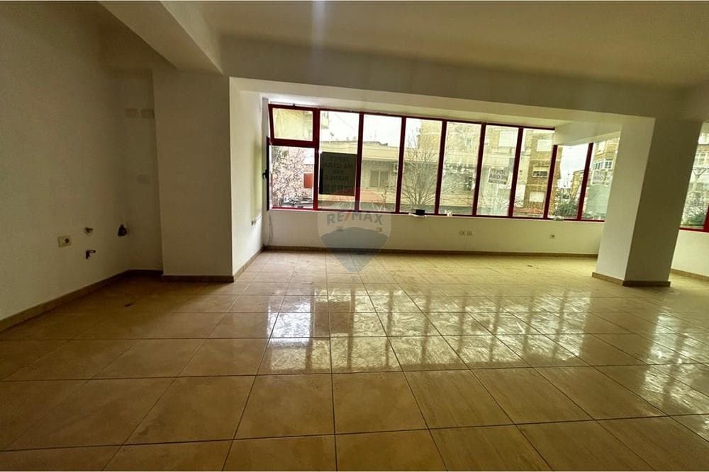 Dyqan - Për Qira - Gjimnazi Ali Demi, Vlorë 3