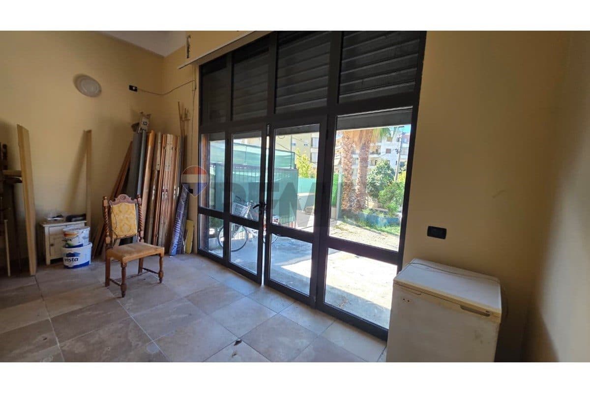 Magazine - Për Qira - Rruga Mustafa Bello, Vlorë