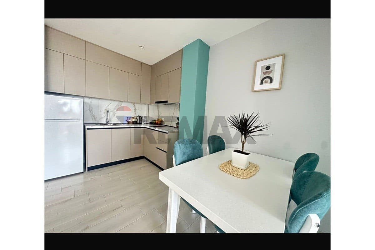 APARTAMENT 2+1 ME QIRA AFATGJATË – ZONA E PORTIT, VLORË 2