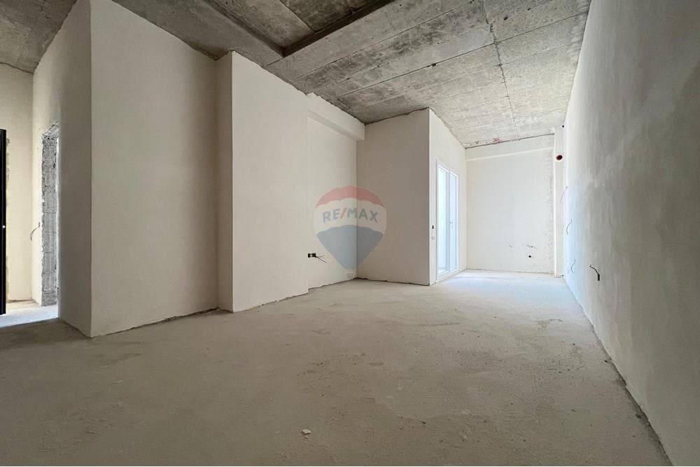 Apartament 1+1 ne shitje, mbas shkolles se Marines 2