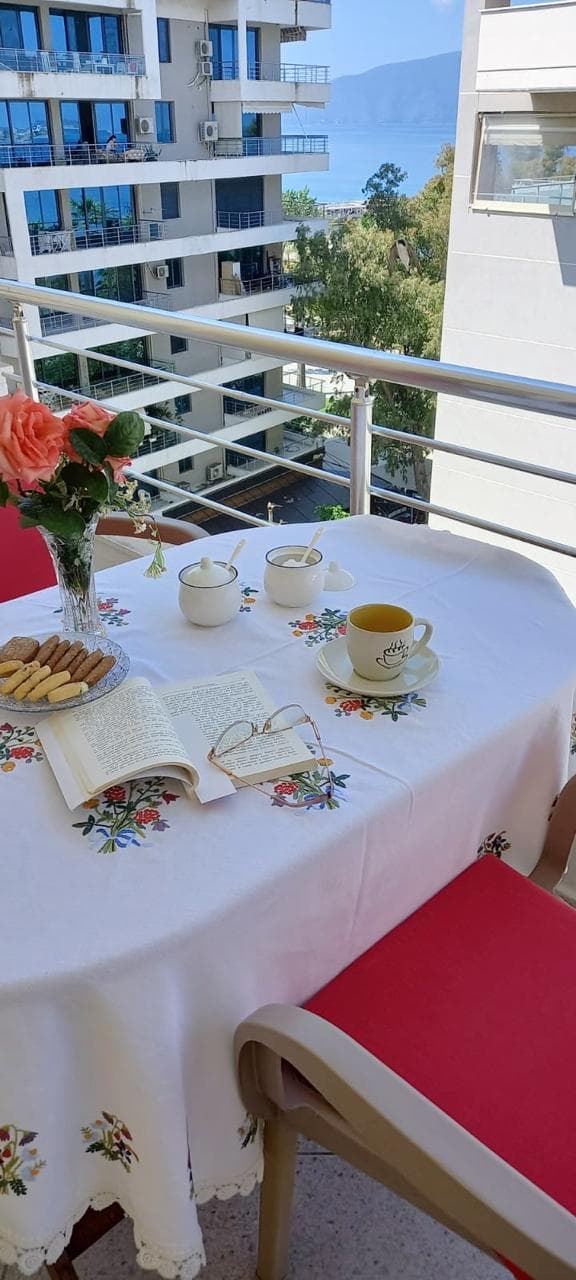 🌊 APARTAMENT 1+1 ME QIRA AFATGJATË – LUNGOMARE, VLORË