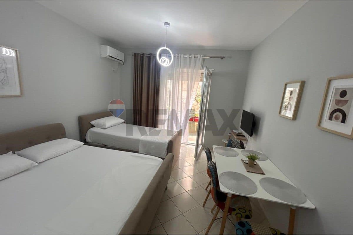 ✨ GARSONIERE MODERNE ME QIRA – PRANË DETIT, VLORË 2