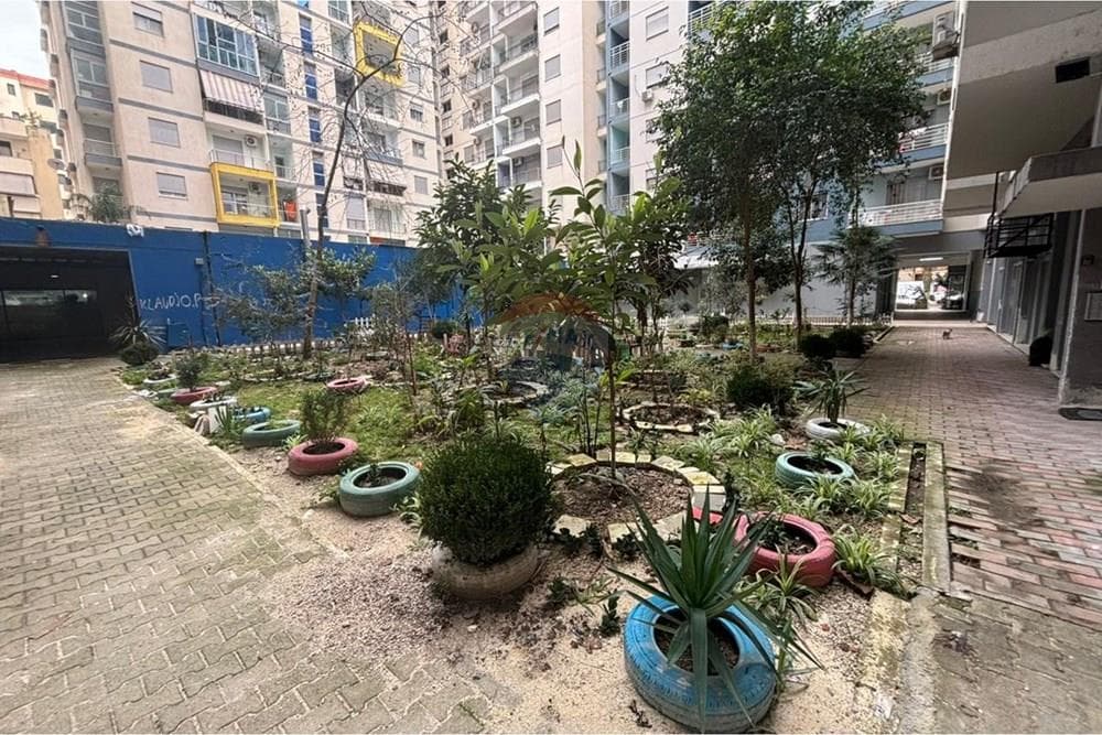Apartament 1+1 ne shitje 80m/2 , rruga Cajupi