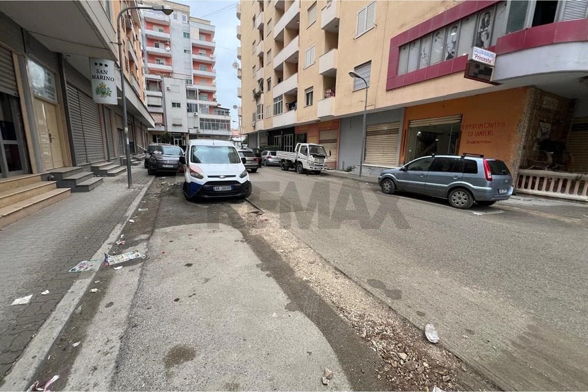 Dyqan për Shitje – Rruga Lef Sallata, Vlorë
