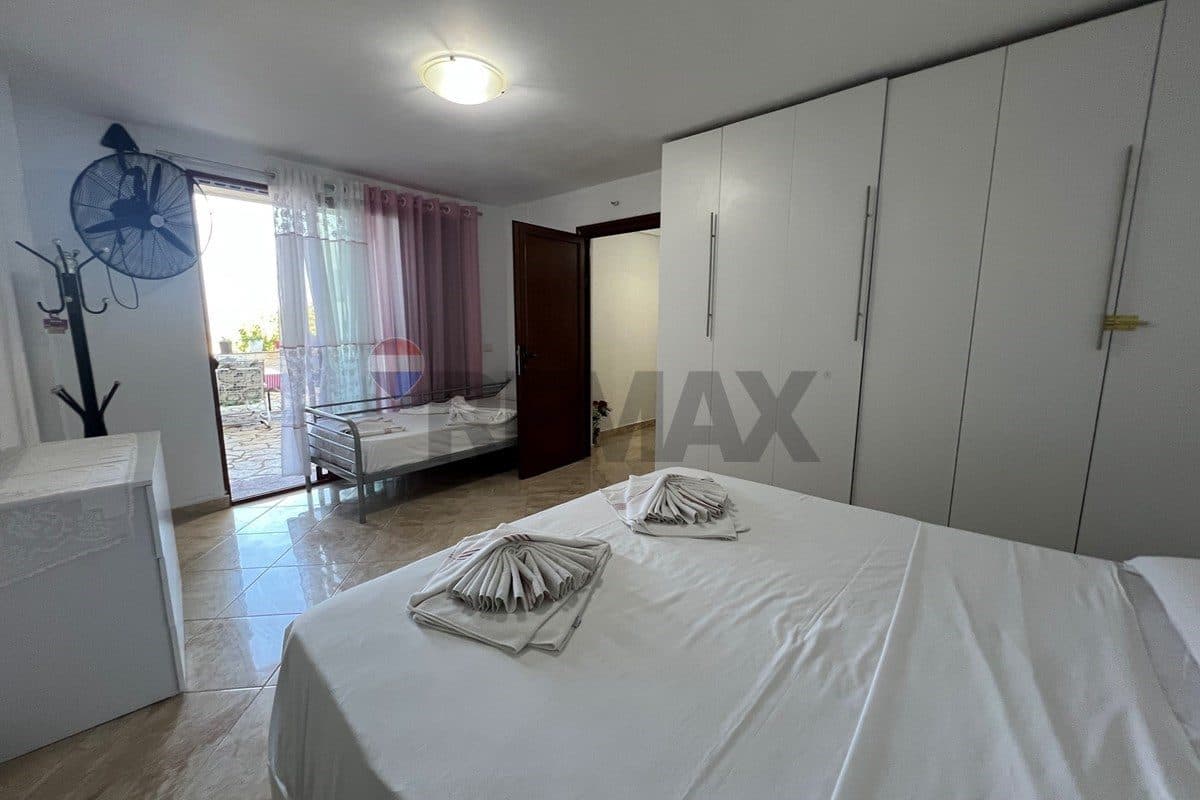 🏡 VILË ME QIRA VJETORE – PËRBALLË MARINA BAY, VLORË! 4