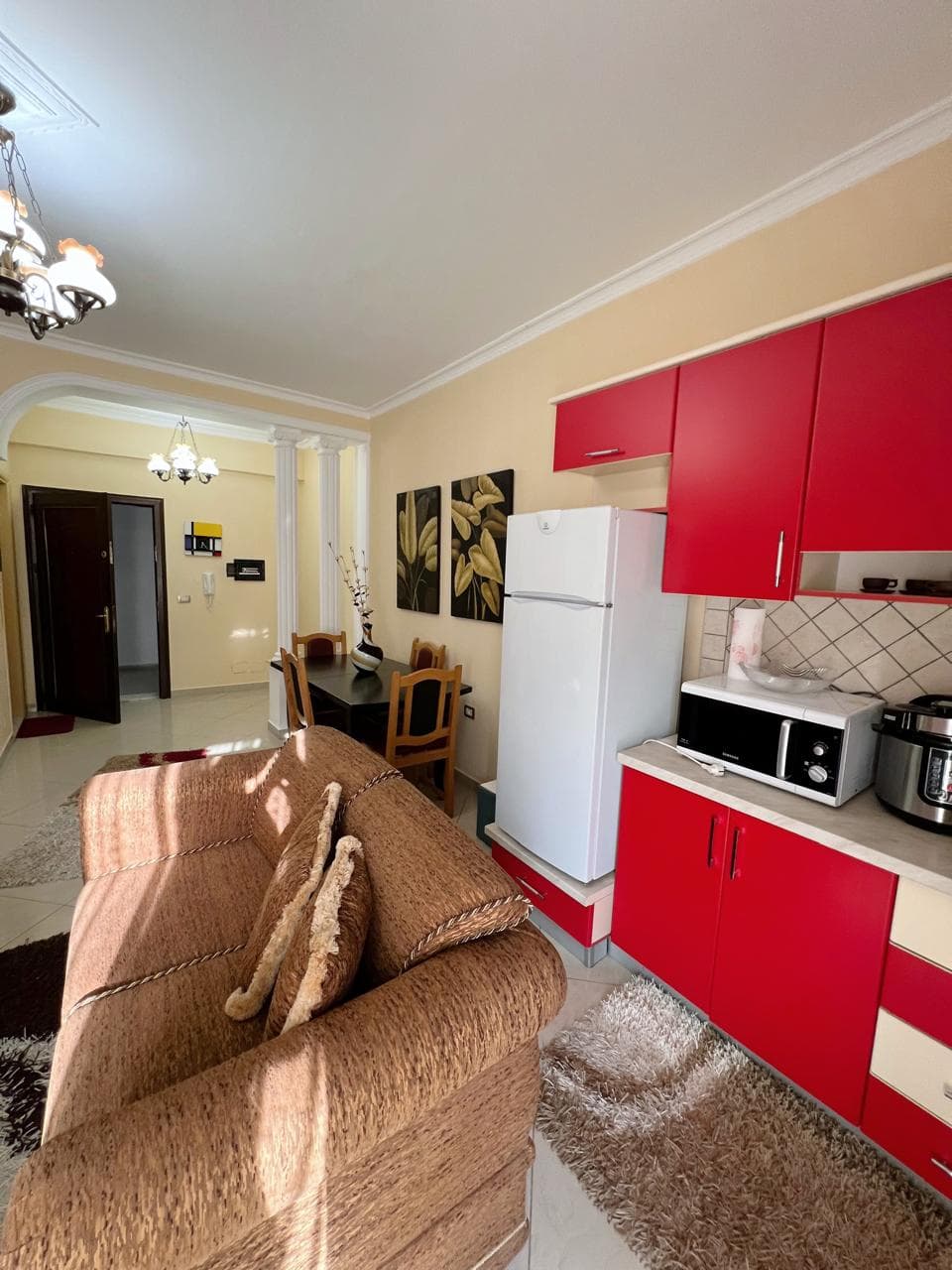 🌊 APARTAMENT 1+1 ME QIRA AFATGJATË – LUNGOMARE, VLORË