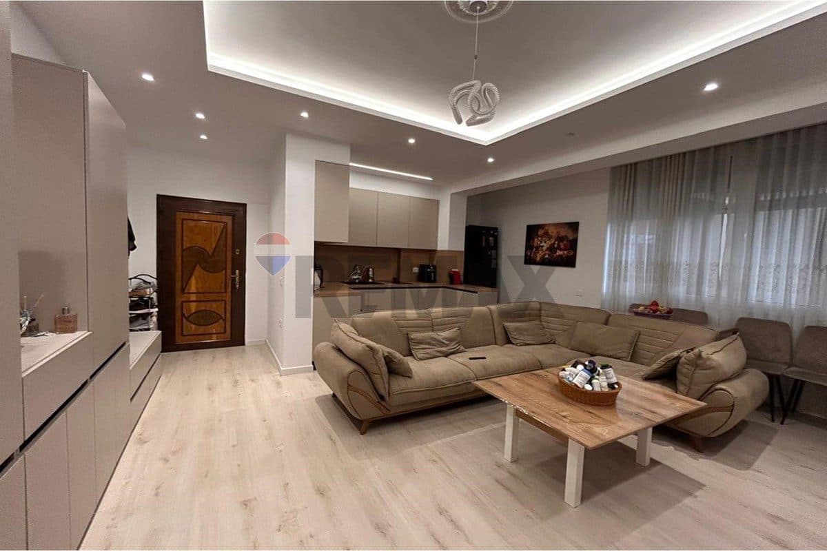 Apartament - Në Shitje - Rruga e Portit, Vlorë 4