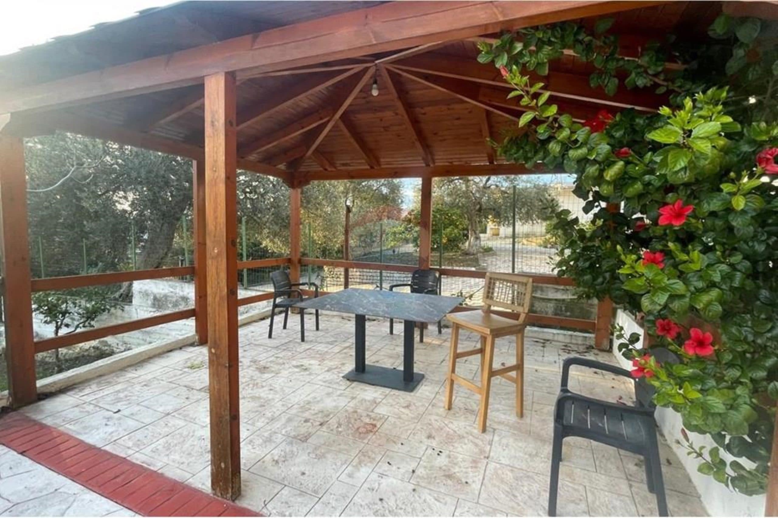 🏡 KATI I PARË I NJË VILE ME QIRA – RRUGA E RE, VLORË