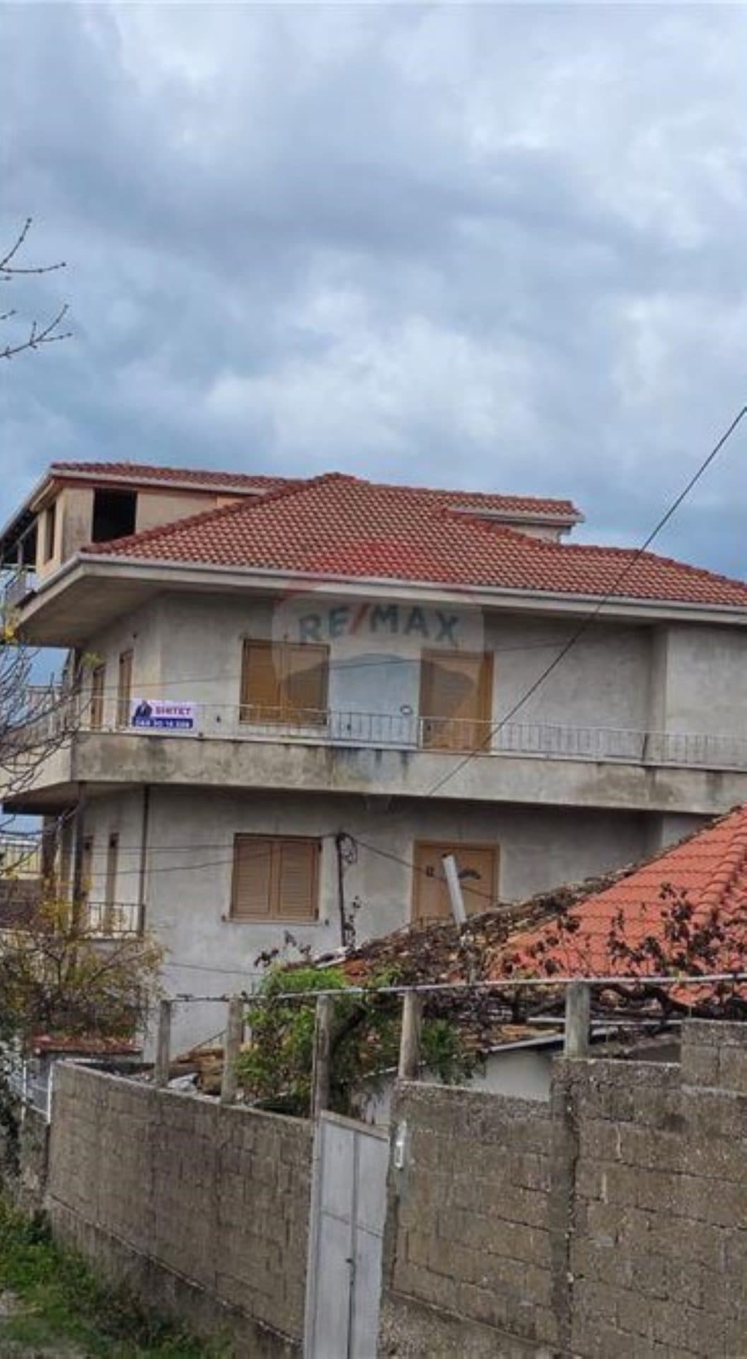 🏢 NDËRTESË 4-KATËSHE PËR SHITJE – PRANË BYPASS-IT, VLORË 4