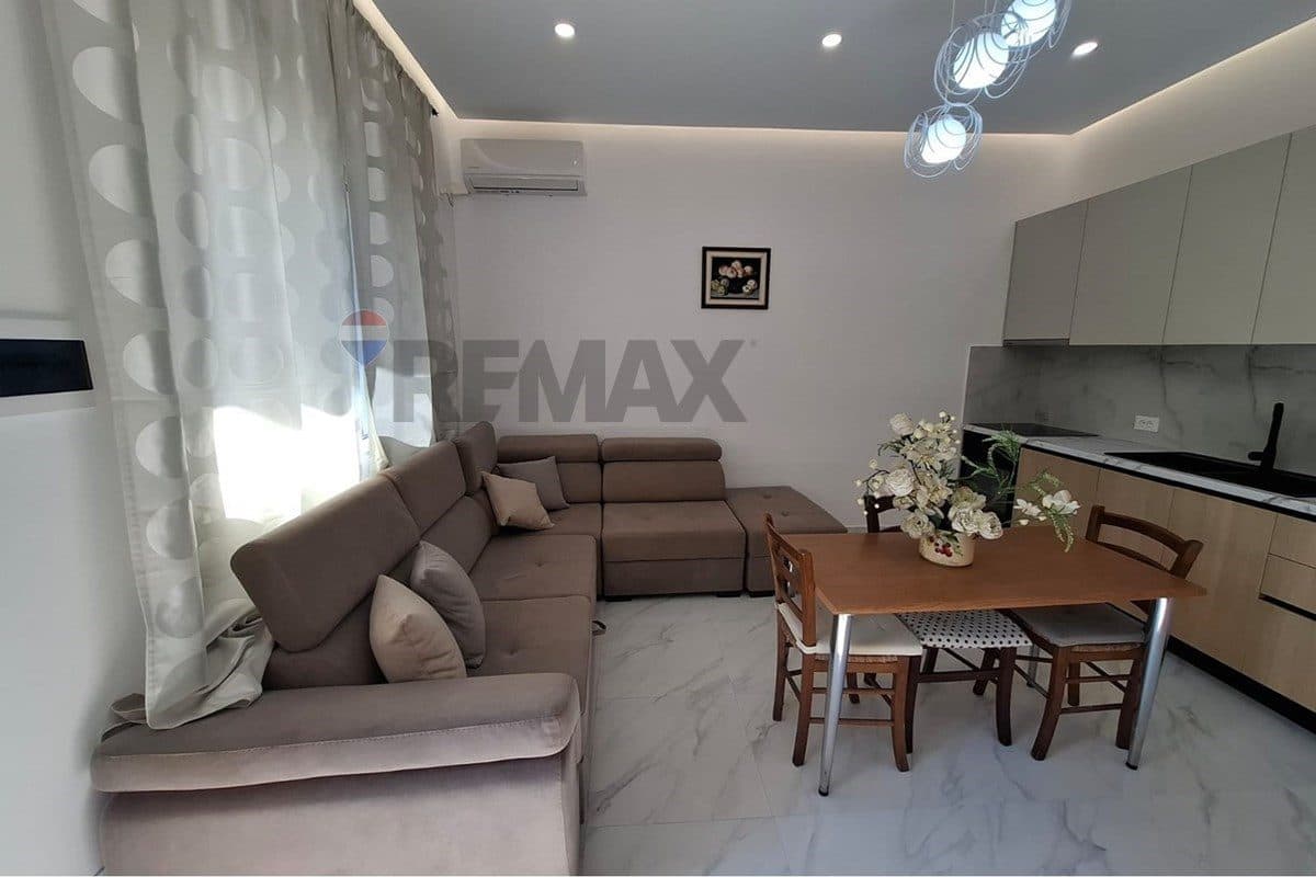 Shtepi Private - Për Qira - Rruga Pelivan Leskaj, Vlorë 2