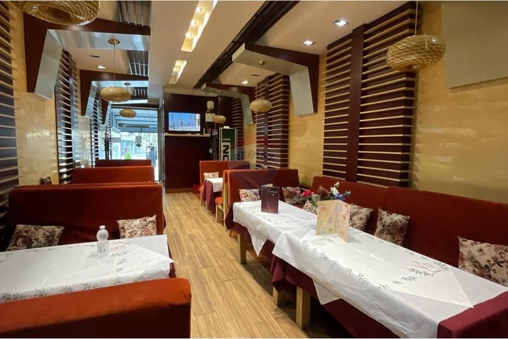 Restorant - Në Shitje - Rruga Demokracia, Vlorë
